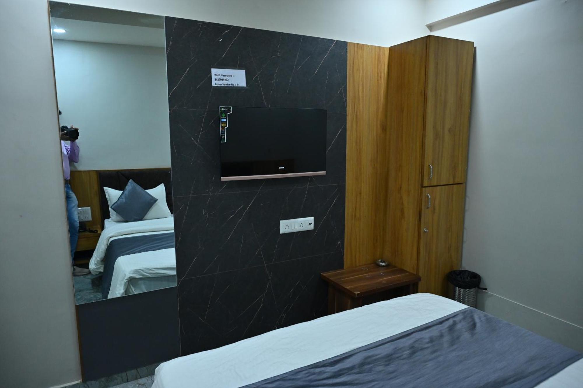 Hotel Sury Villa Ahmedabad Eksteriør bilde