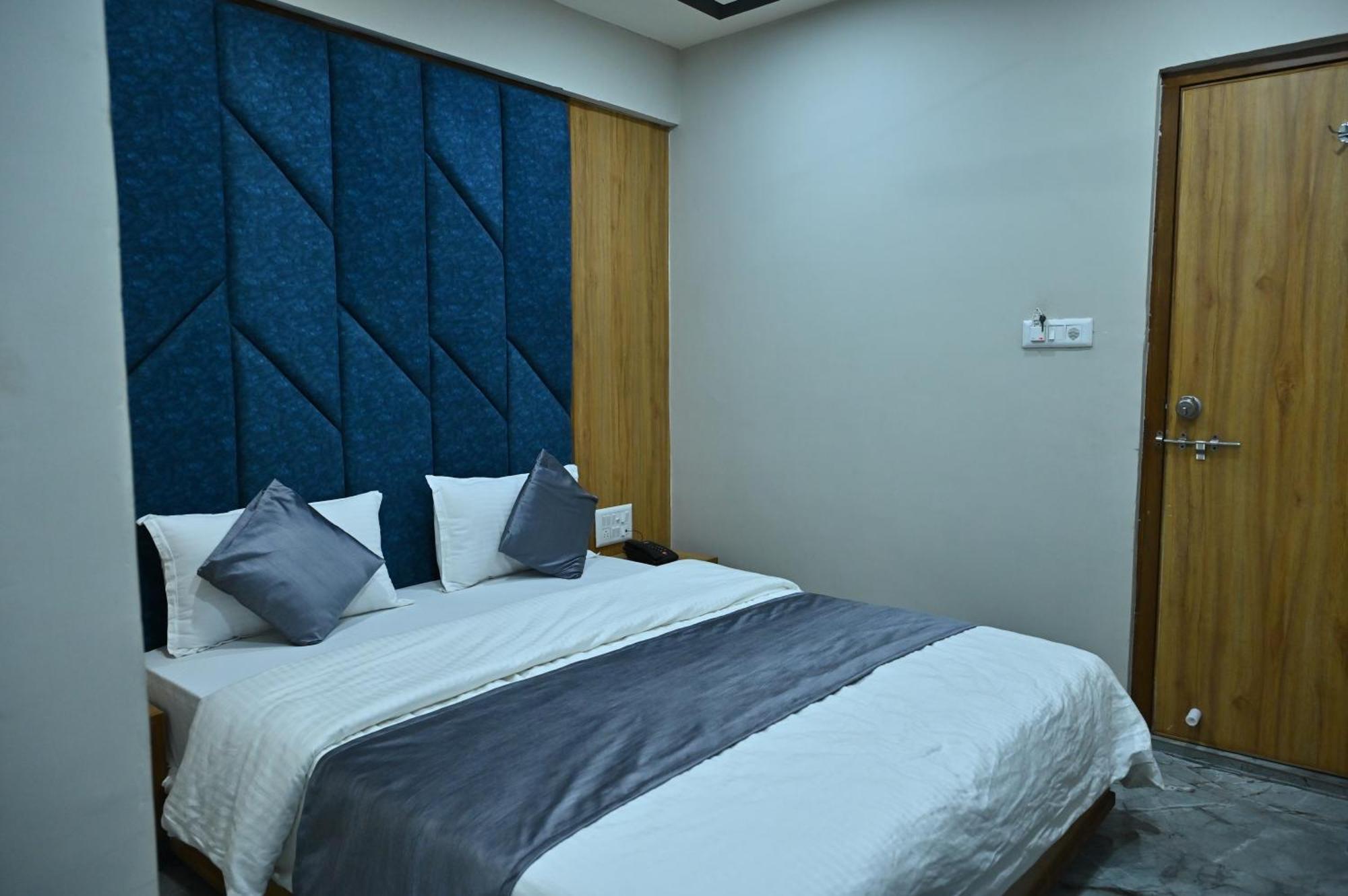 Hotel Sury Villa Ahmedabad Eksteriør bilde