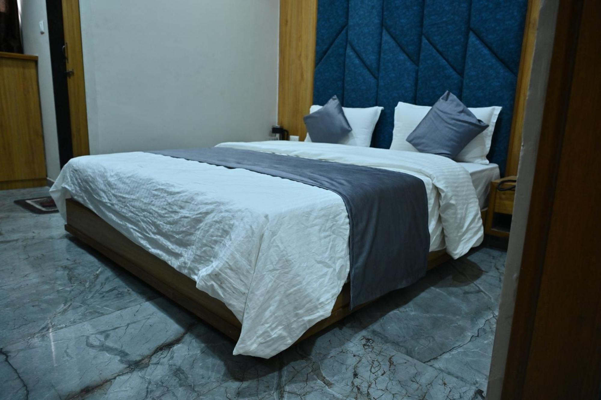 Hotel Sury Villa Ahmedabad Eksteriør bilde